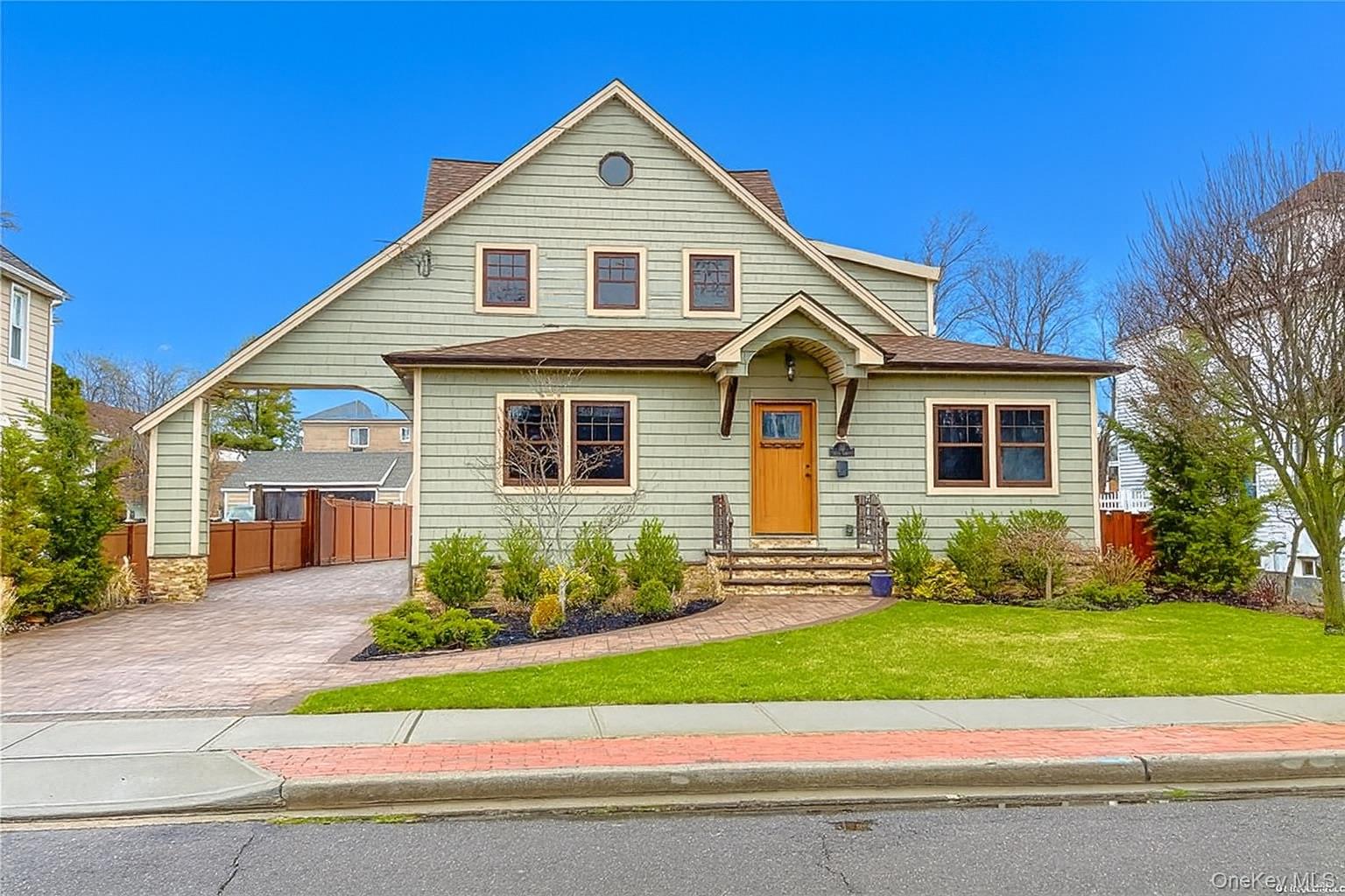 #1 photo, 33 Smith Street, Rockville Centre , NY 11570