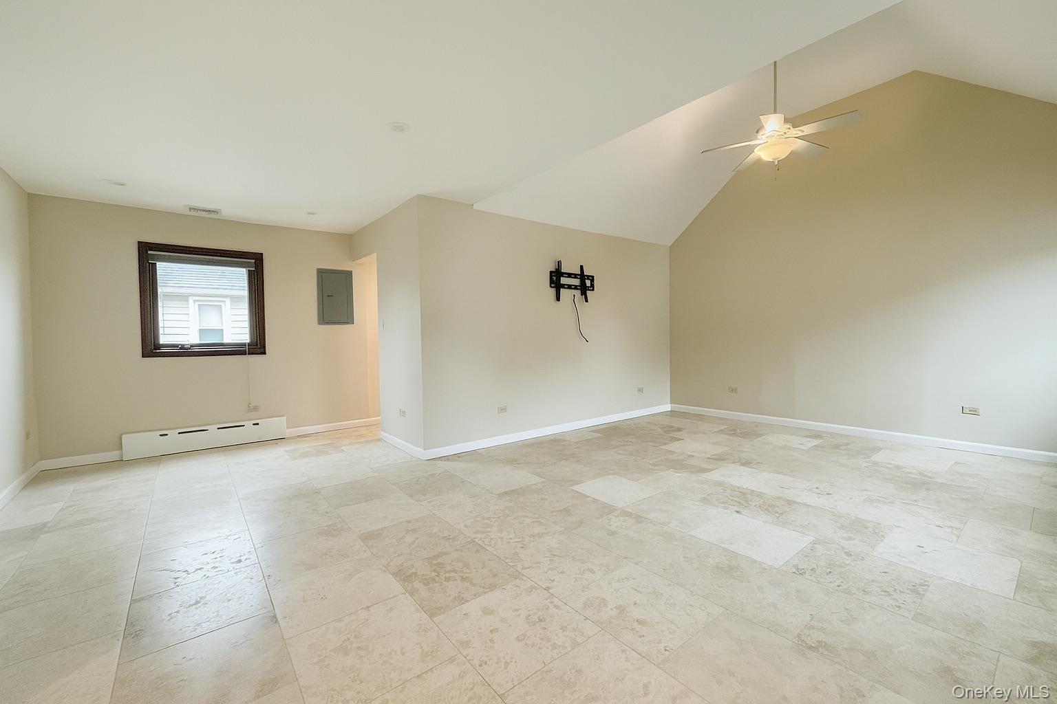 #3 photo, 33 Smith Street, Rockville Centre , NY 11570