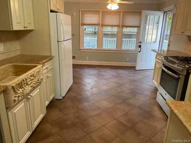 #8 photo, 116 Cambon Avenue, Saint James , NY 11780