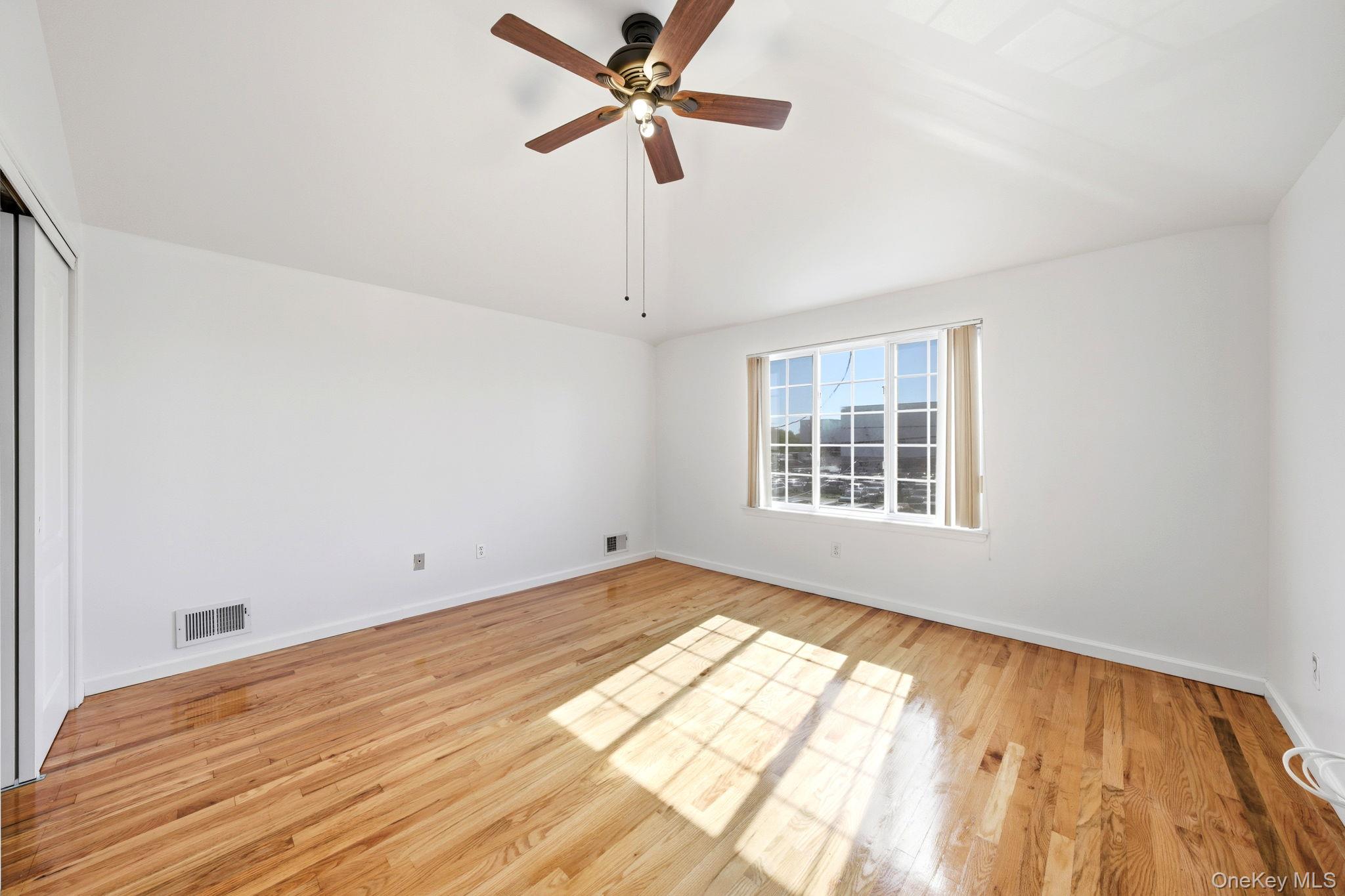 #14 photo, 31 Beresford, Staten Island , NY 10314