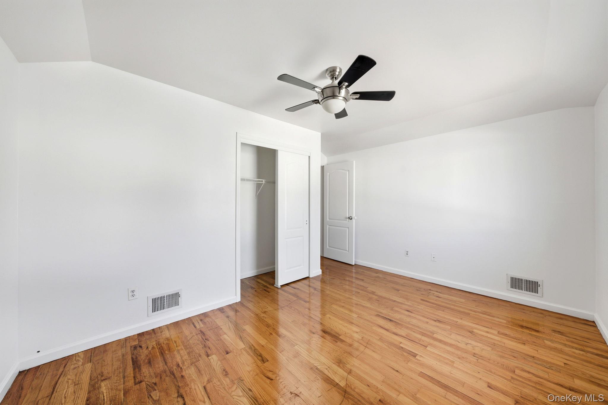 #18 photo, 31 Beresford, Staten Island , NY 10314