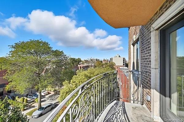 #1 photo, 6464 Wetherole Street, クイーンズ区 Flushing , NY 11374