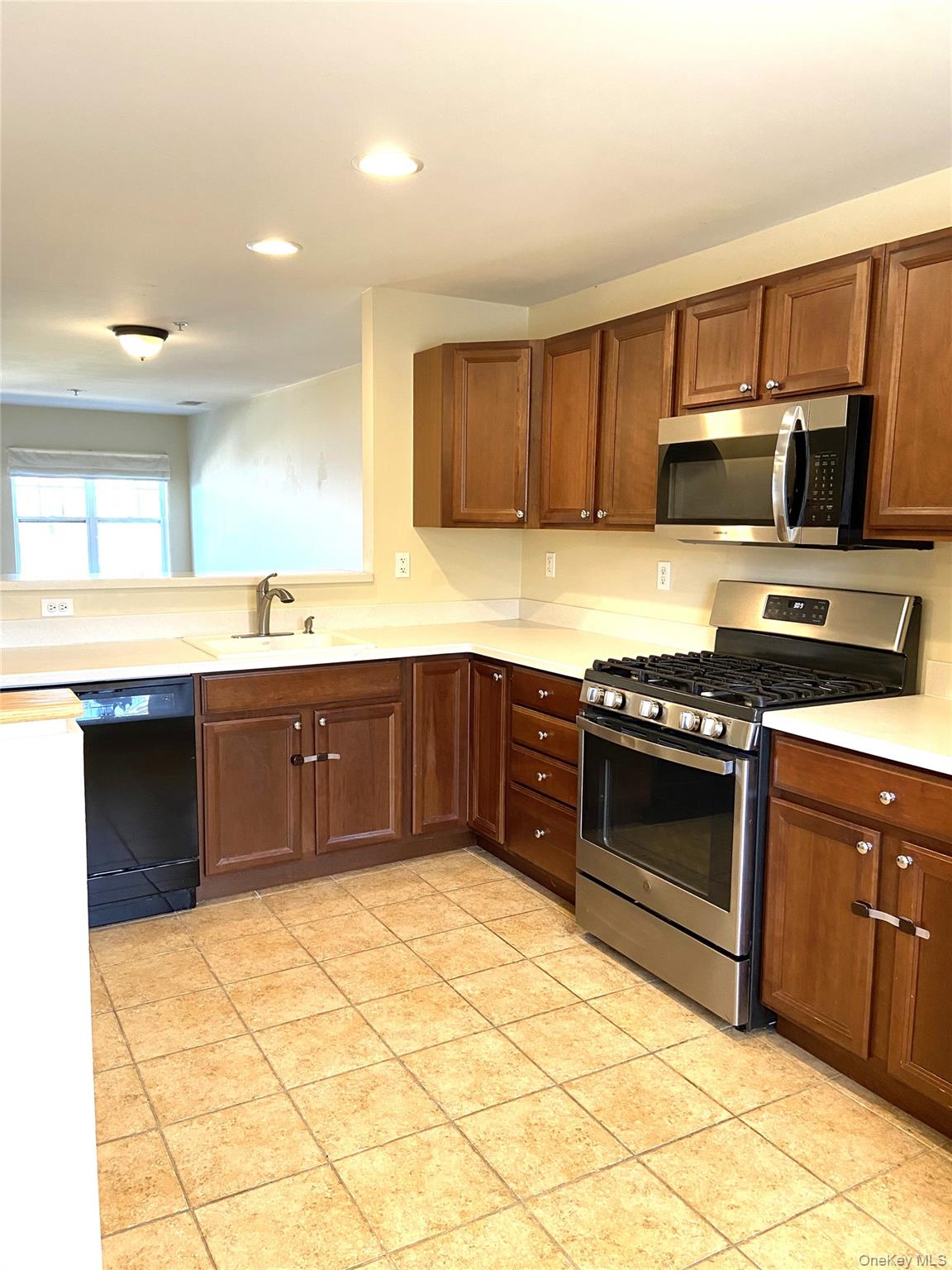 #11 photo, 421 Northview Court, Peekskill , NY 10566