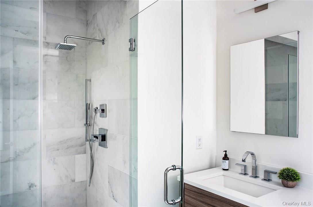 #12 photo, 8 Boulevard West, Pelham , NY 10803