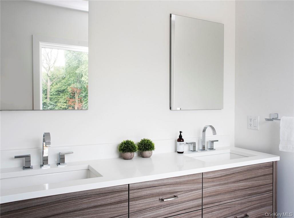 #14 photo, 8 Boulevard West, Pelham , NY 10803