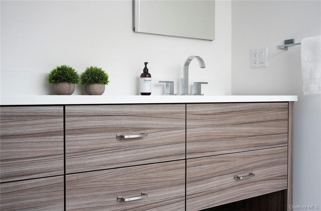 #15 photo, 8 Boulevard West, Pelham , NY 10803