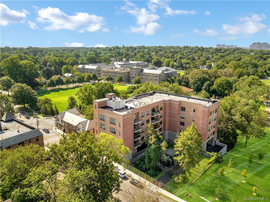 #19 photo, 8 Boulevard West, Pelham , NY 10803