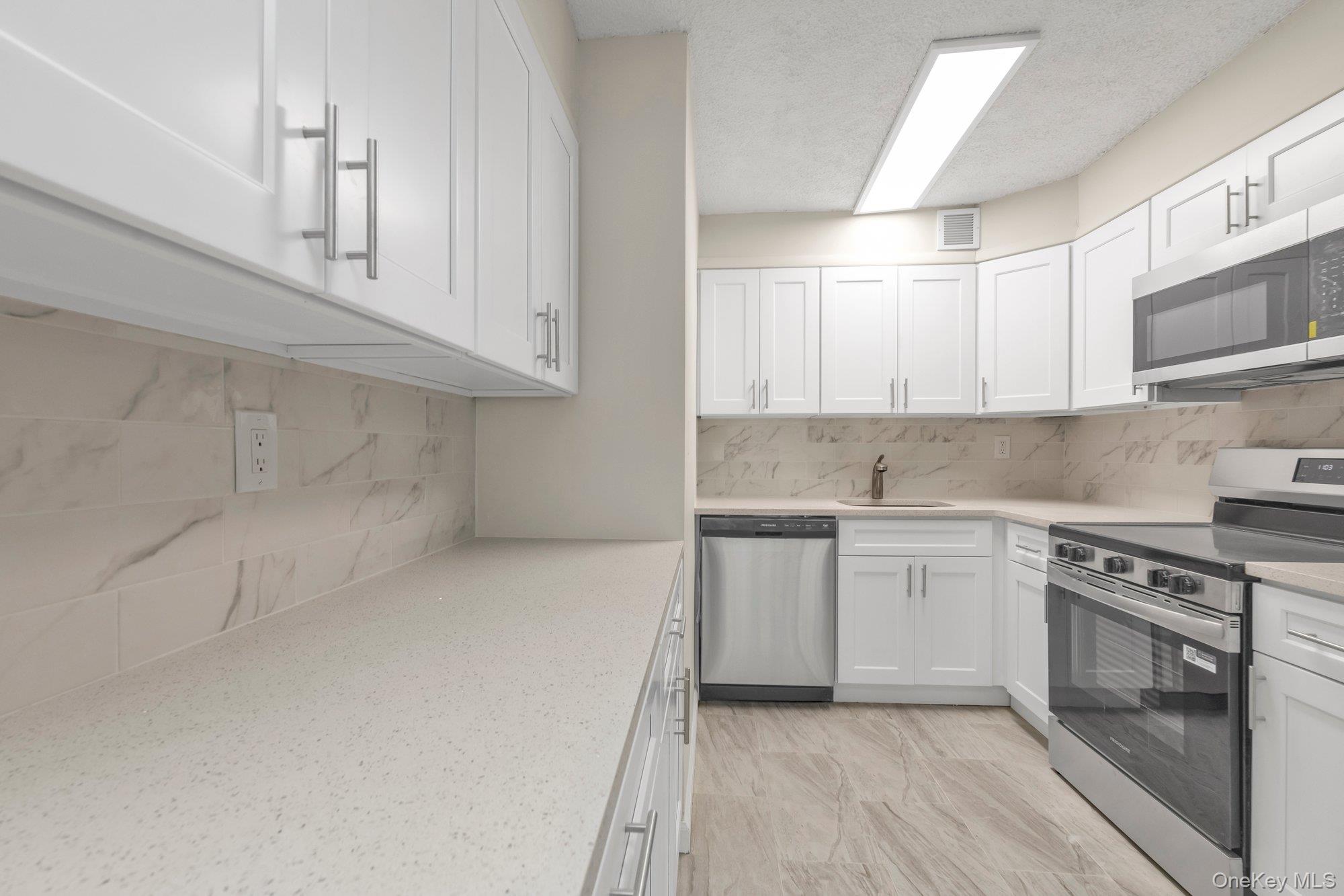 #6 photo, 7-25 166 St, クイーンズ区 Beechhurst , NY 11357