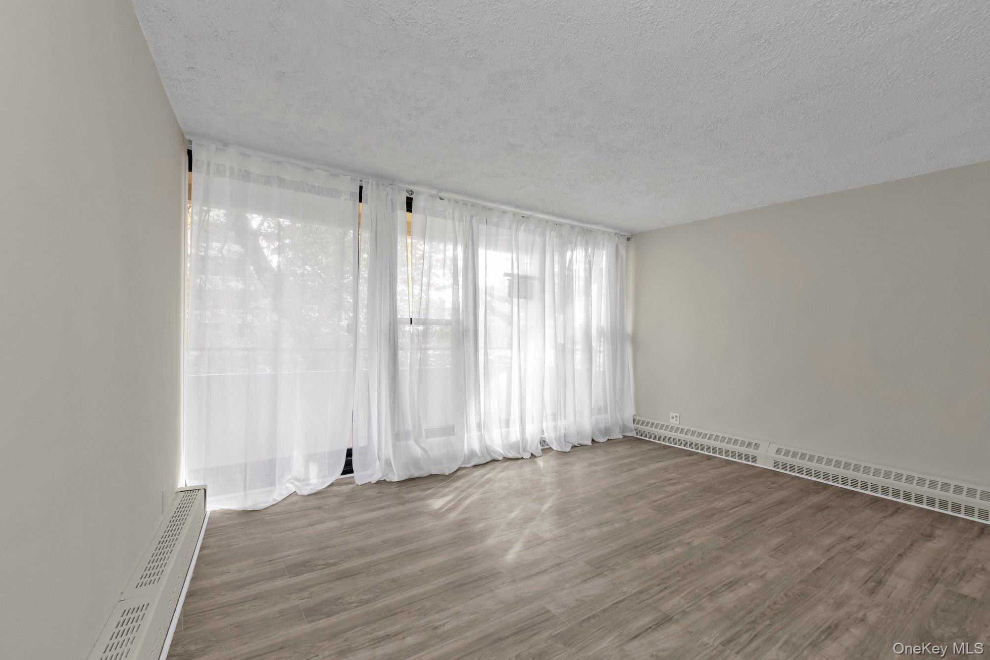 #7 photo, 7-25 166 St, クイーンズ区 Beechhurst , NY 11357