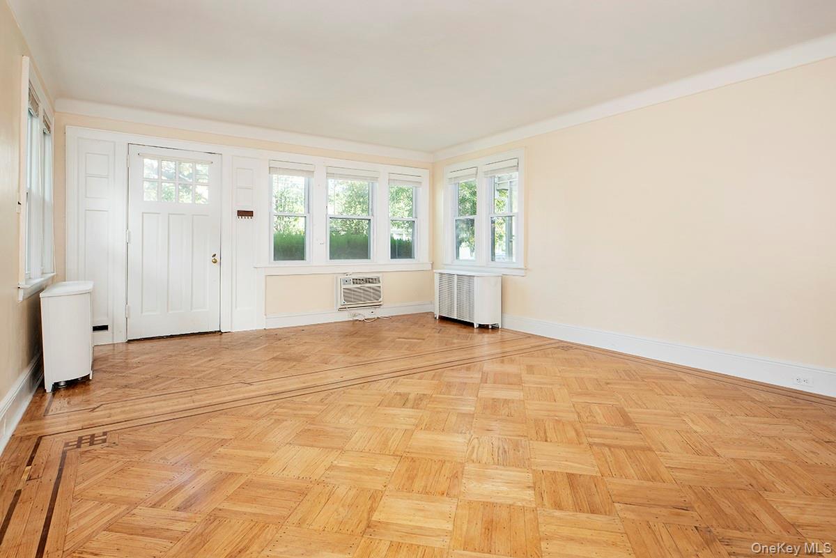 #3 photo, 7110 Kessel Street, クイーンズ区 Forest Hills , NY 11375