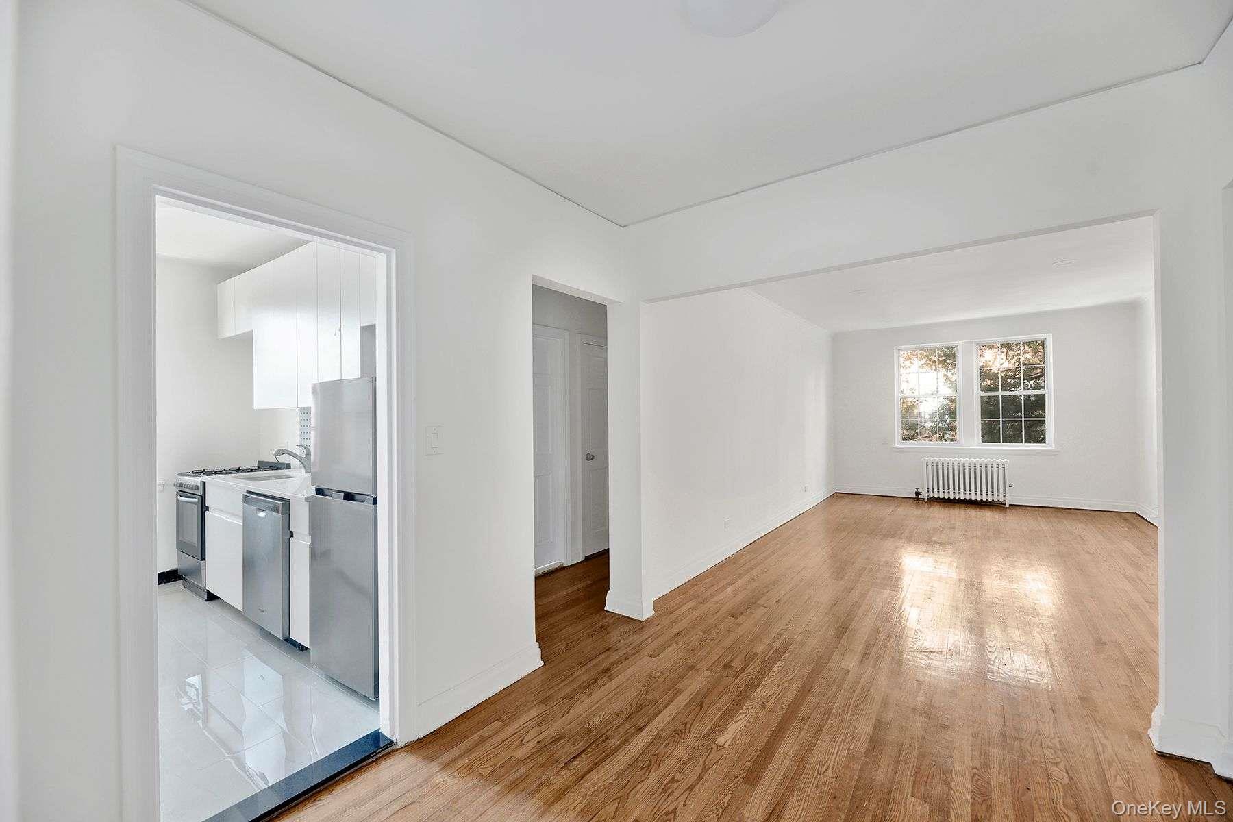 #10 photo, 1 Ash place, Great Neck Plaza , NY 11021