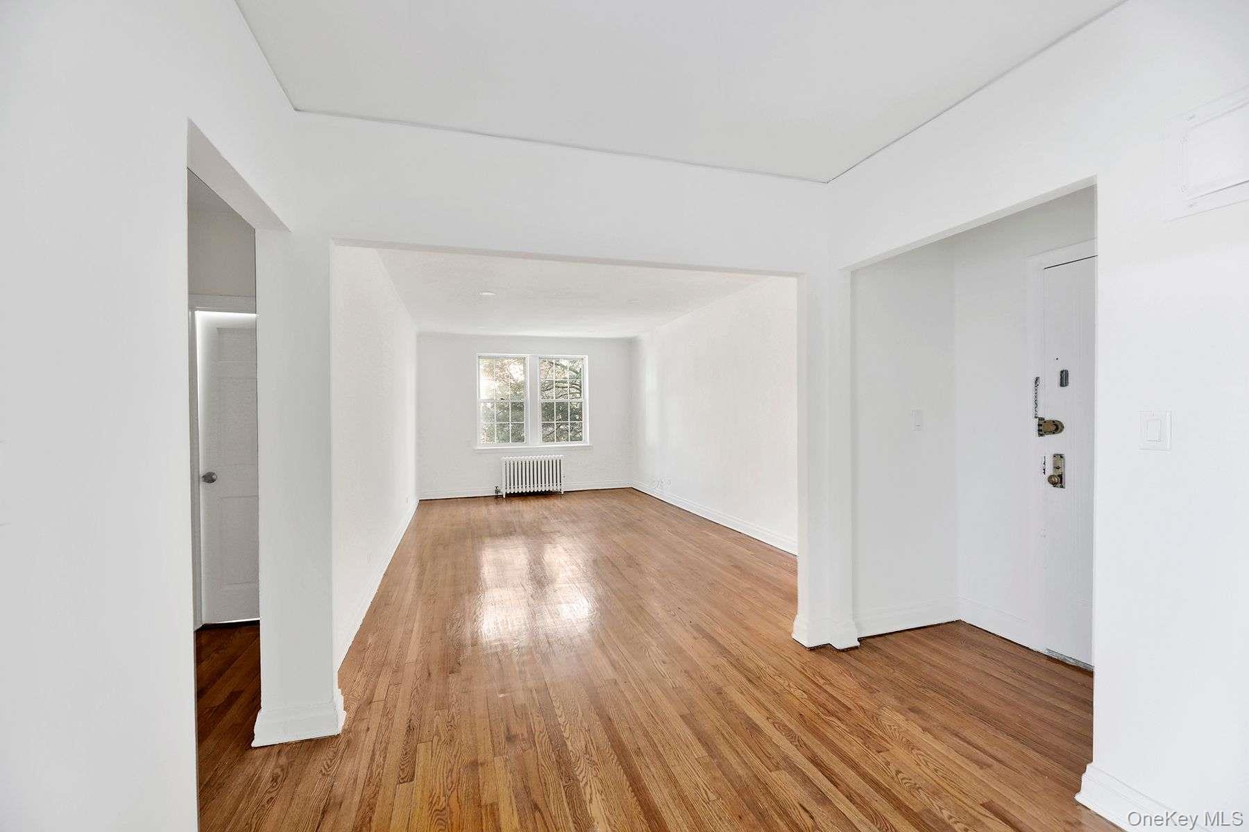 #11 photo, 1 Ash place, Great Neck Plaza , NY 11021