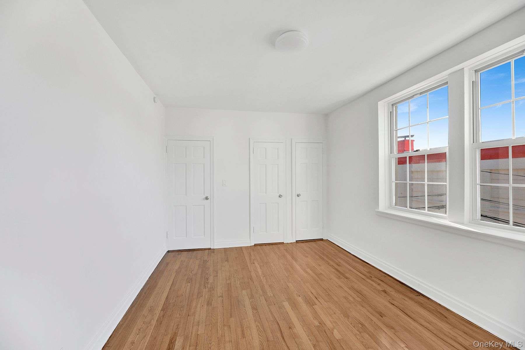 #15 photo, 1 Ash place, Great Neck Plaza , NY 11021