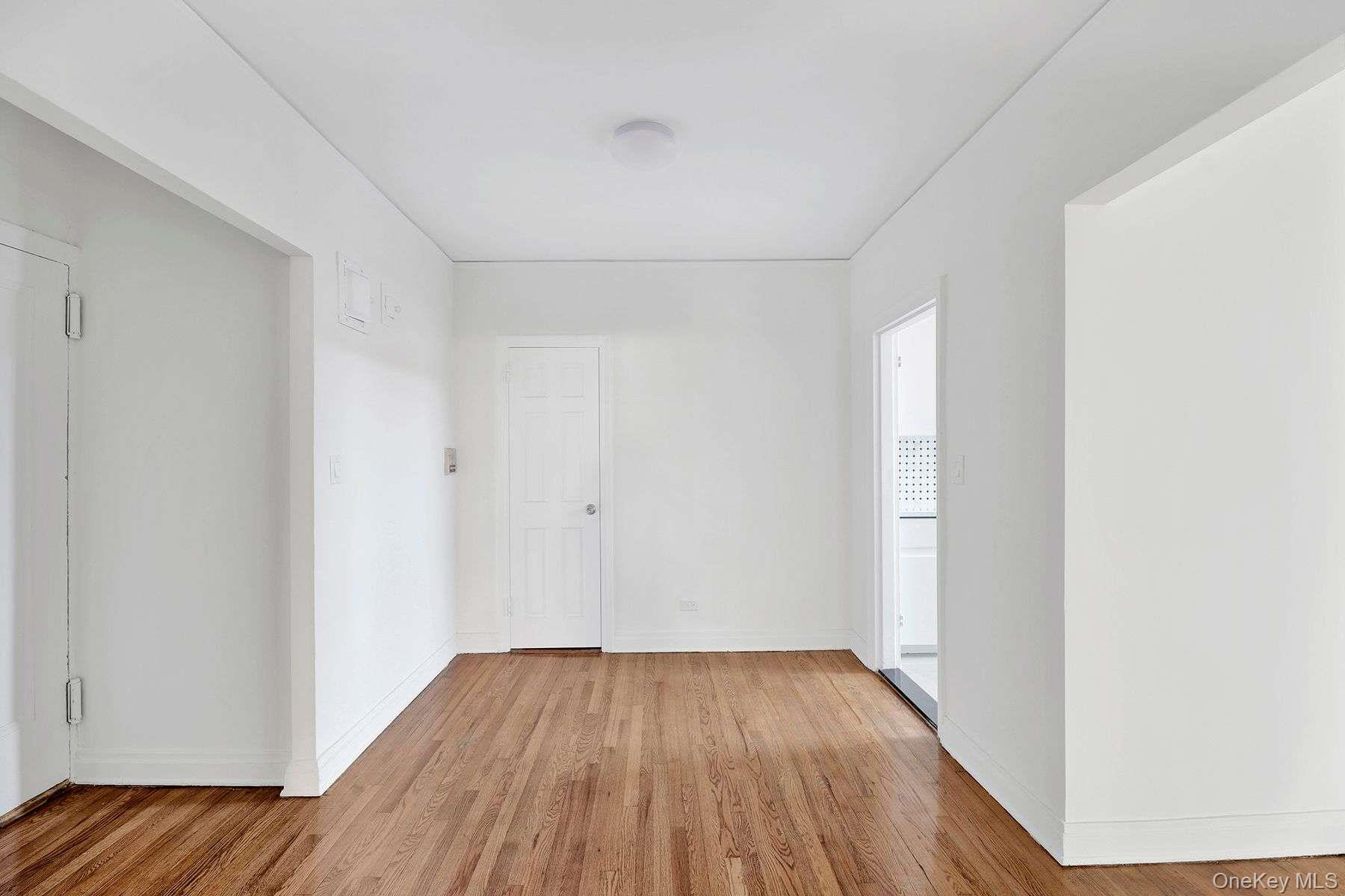 #8 photo, 1 Ash place, Great Neck Plaza , NY 11021