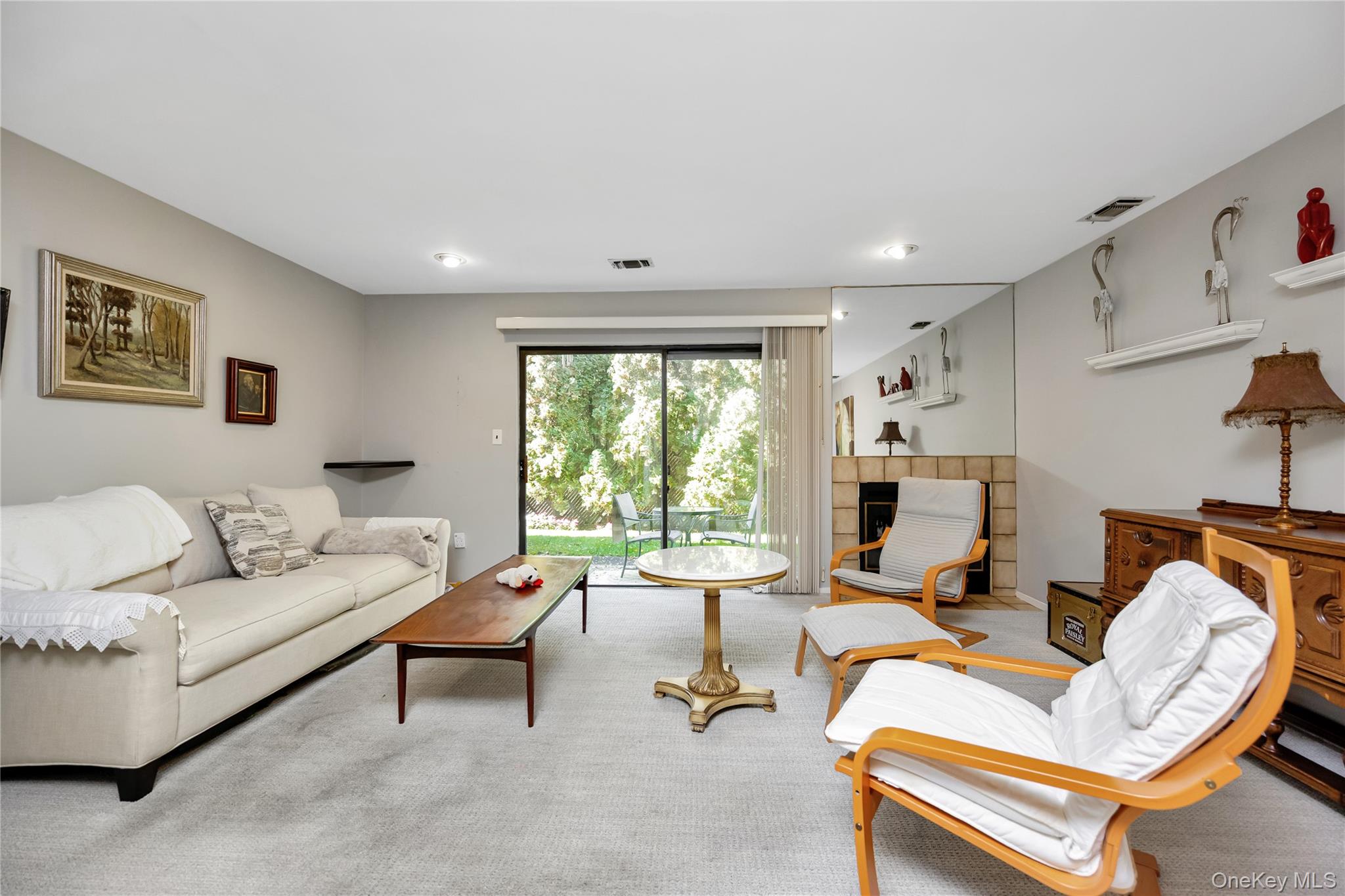 #12 photo, 22 Balsam Court, Wantagh , NY 11793