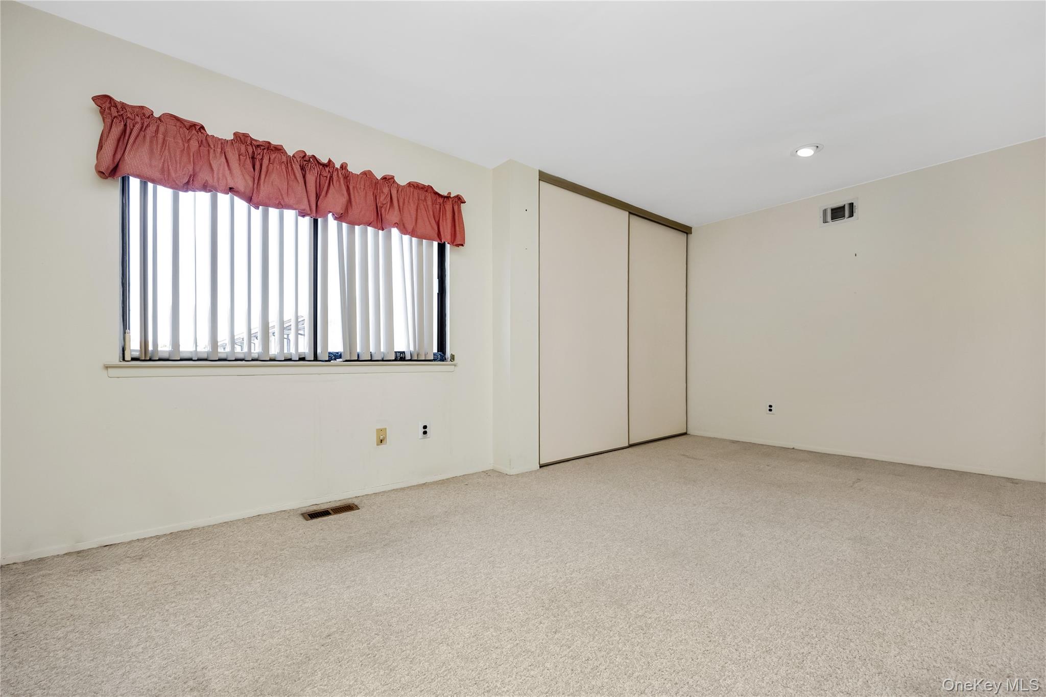 #15 photo, 22 Balsam Court, Wantagh , NY 11793