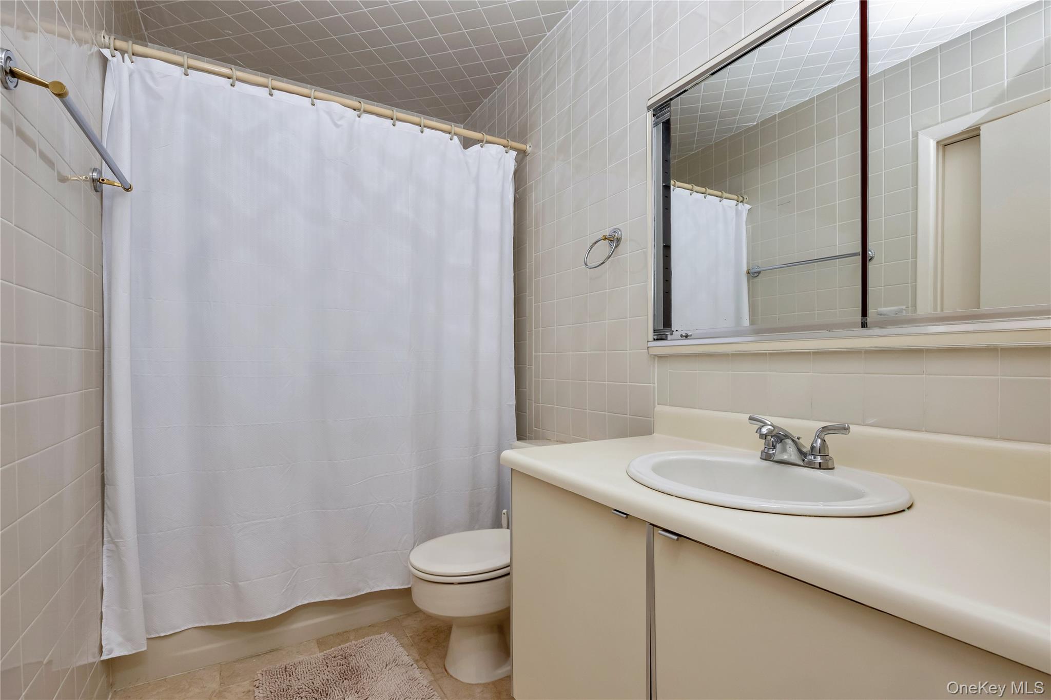 #18 photo, 22 Balsam Court, Wantagh , NY 11793