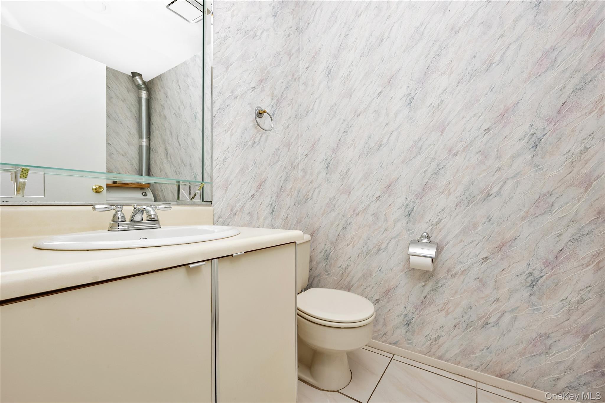 #3 photo, 22 Balsam Court, Wantagh , NY 11793