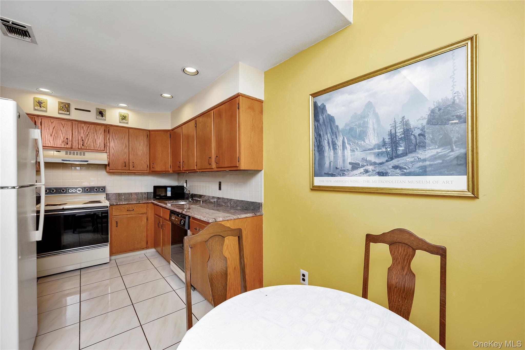 #4 photo, 22 Balsam Court, Wantagh , NY 11793