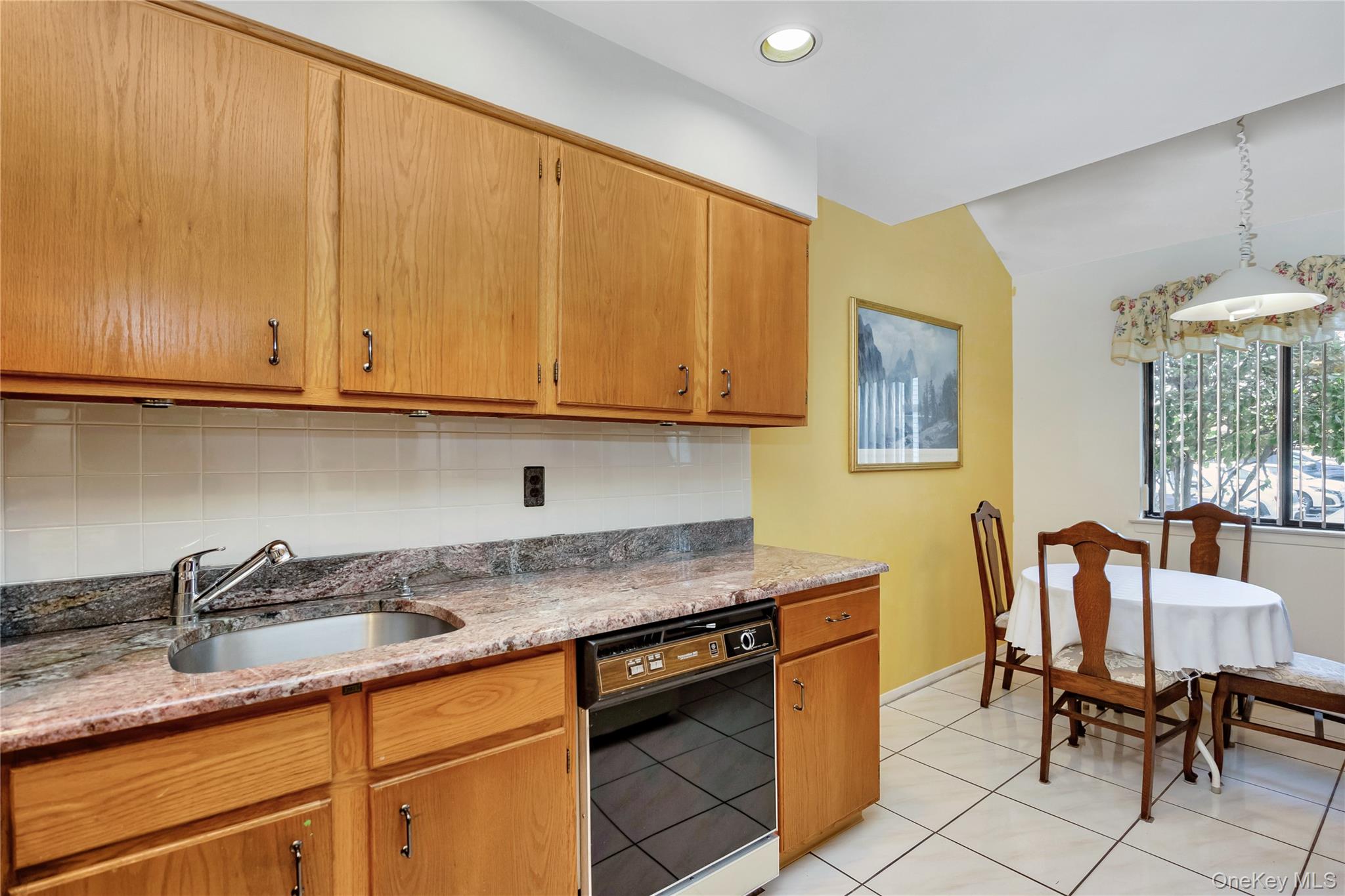 #8 photo, 22 Balsam Court, Wantagh , NY 11793