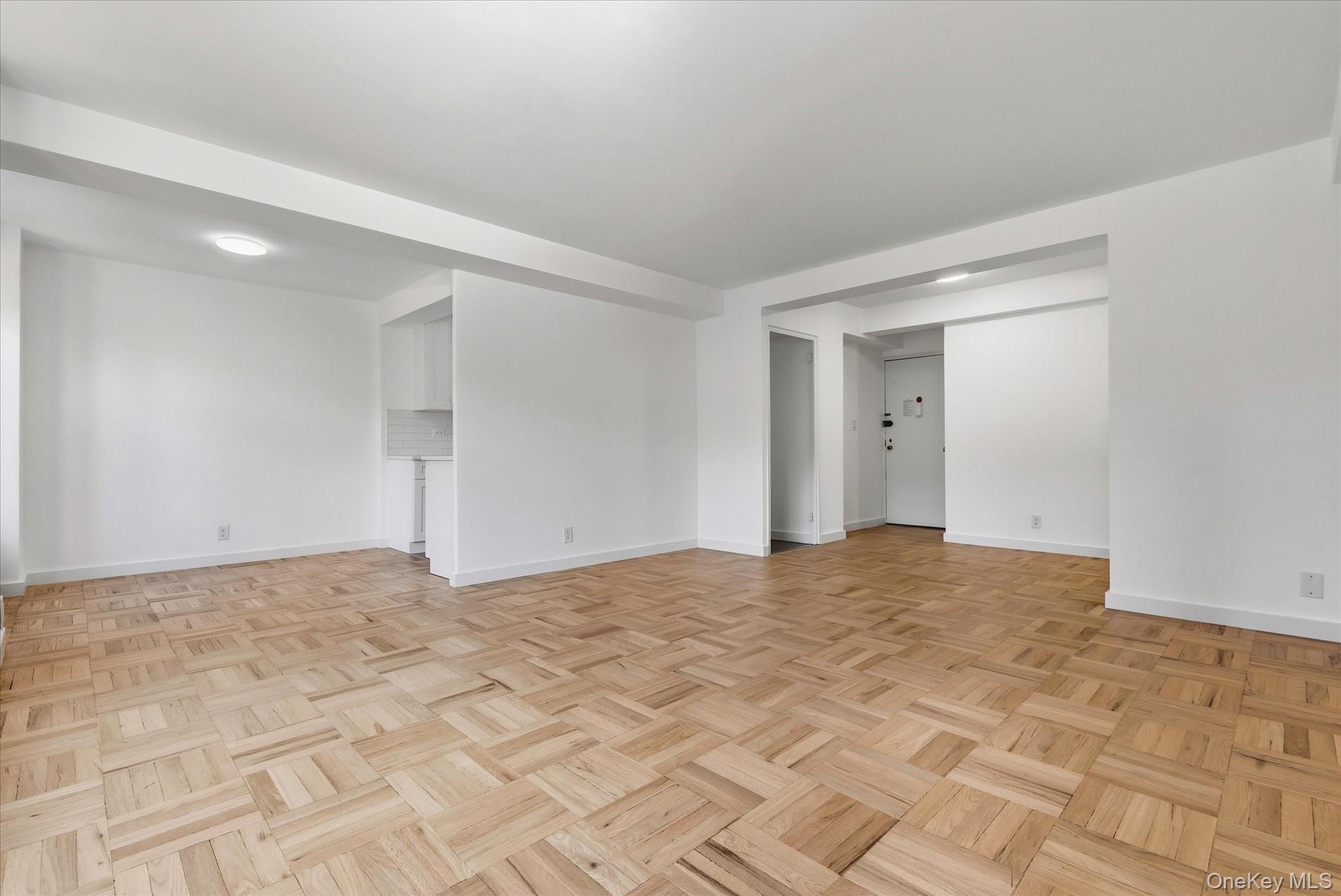 #4 photo, 21-15 34th Avenue, クイーンズ区 Astoria , NY 11106