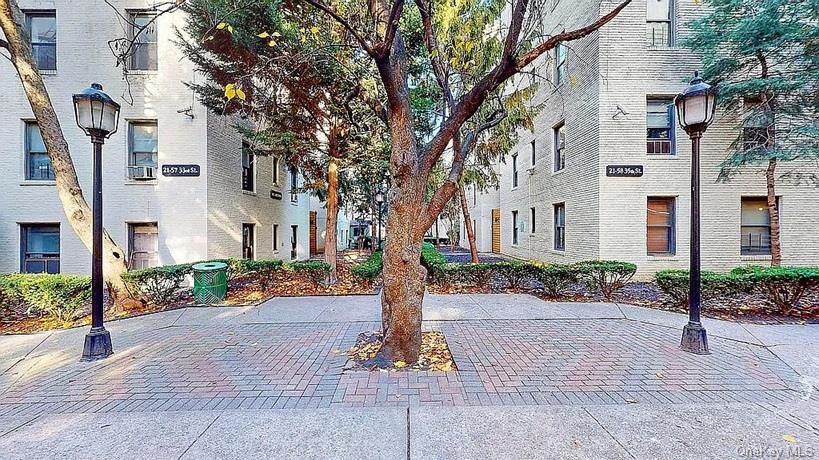 #10 photo, 21-37 33rd Street, クイーンズ区 Astoria , NY 11103