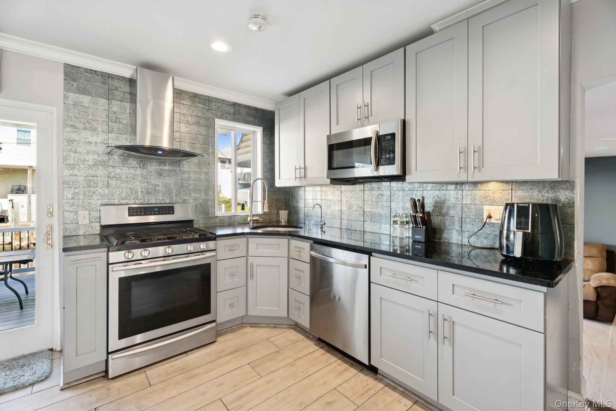 #9 photo, 31 Arthur Street, Baldwin , NY 11510