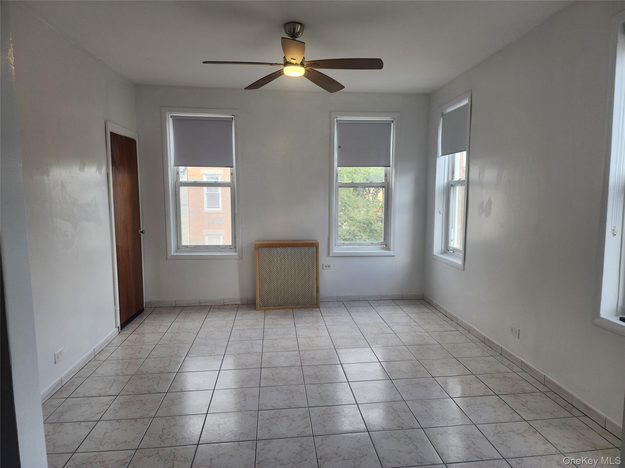 #11 photo, 60-48 68th Road, クイーンズ区 Ridgewood , NY 11385