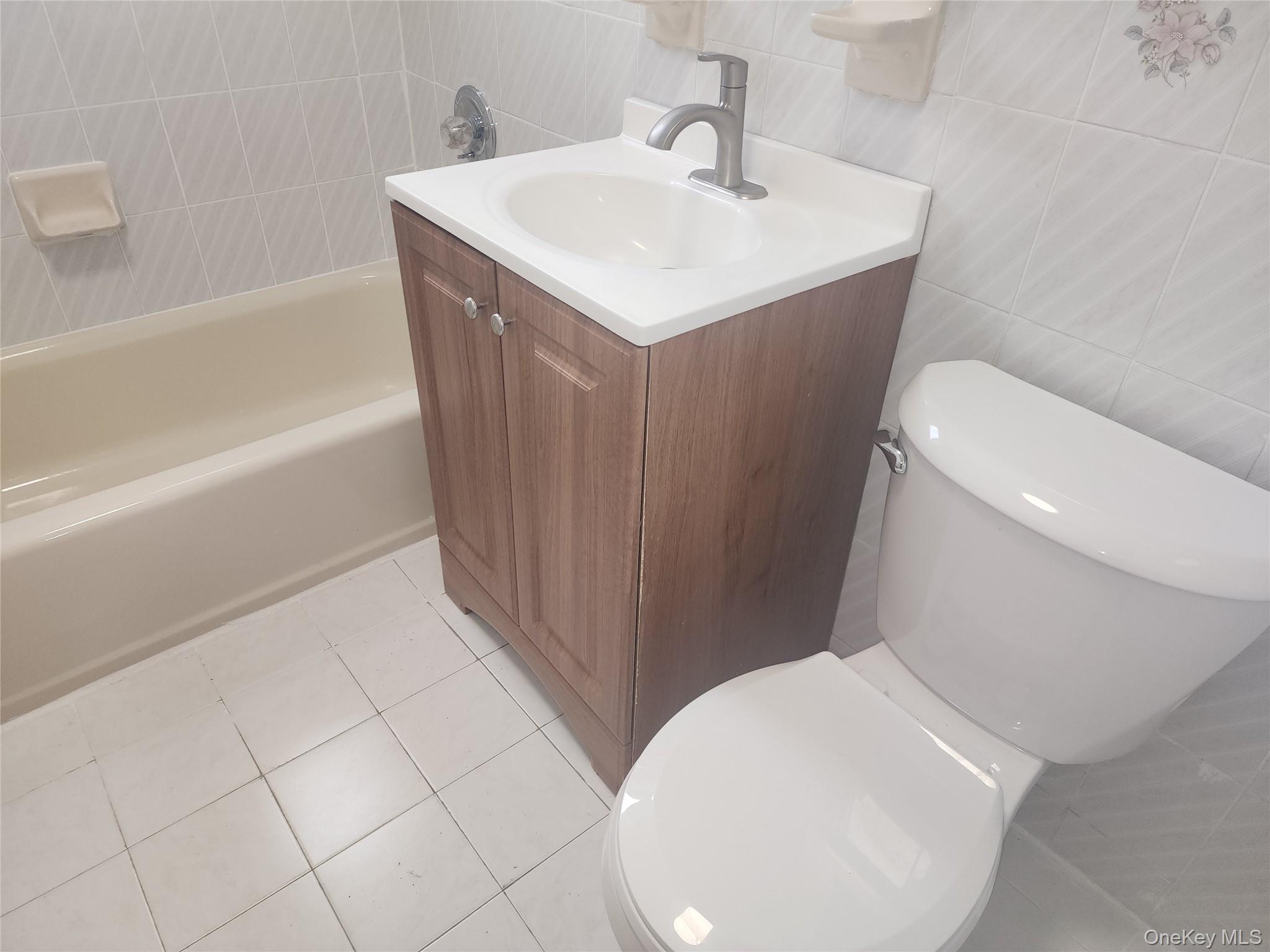 #13 photo, 60-48 68th Road, クイーンズ区 Ridgewood , NY 11385