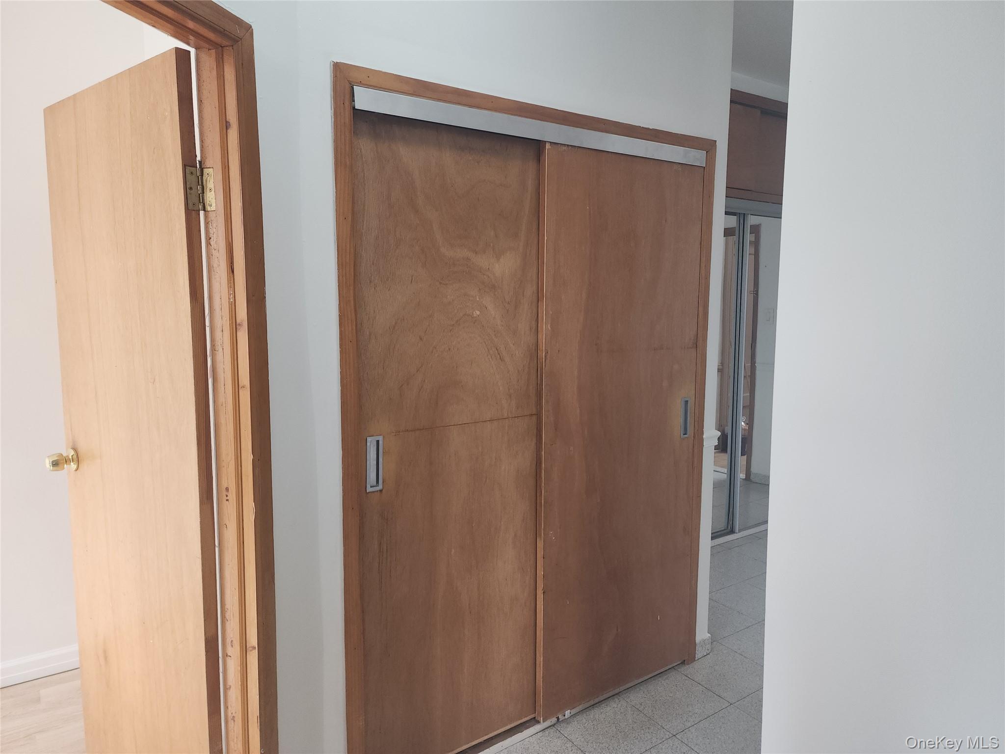 #16 photo, 60-48 68th Road, クイーンズ区 Ridgewood , NY 11385