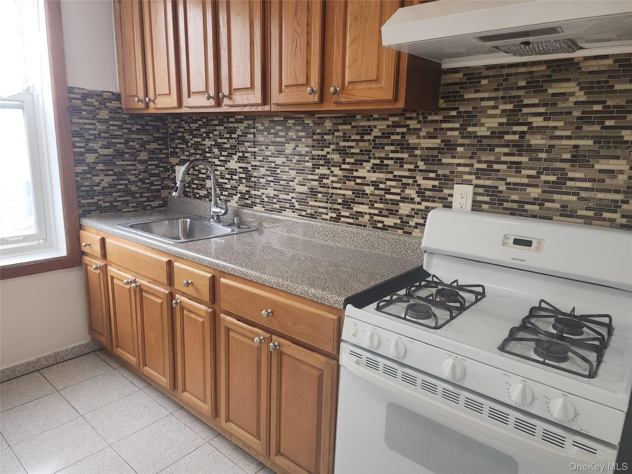 #2 photo, 60-48 68th Road, クイーンズ区 Ridgewood , NY 11385