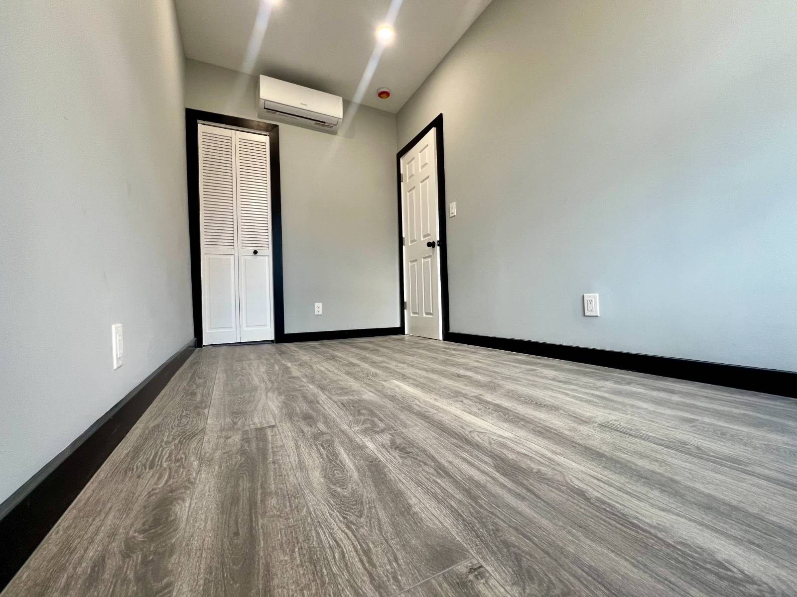 #4 photo, 8105 northern blvd, クイーンズ区 Jackson Heights , NY 11372