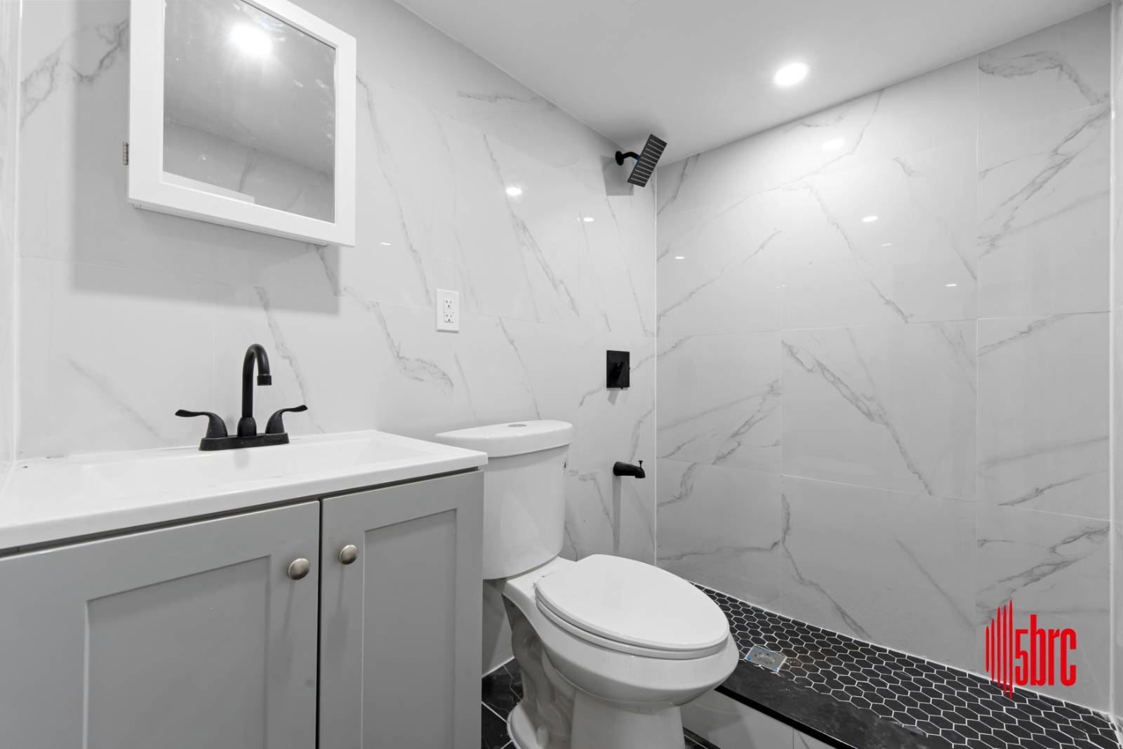 #18 photo, 217-39 114th Rd, קווינס Cambria Heights , NY 11411