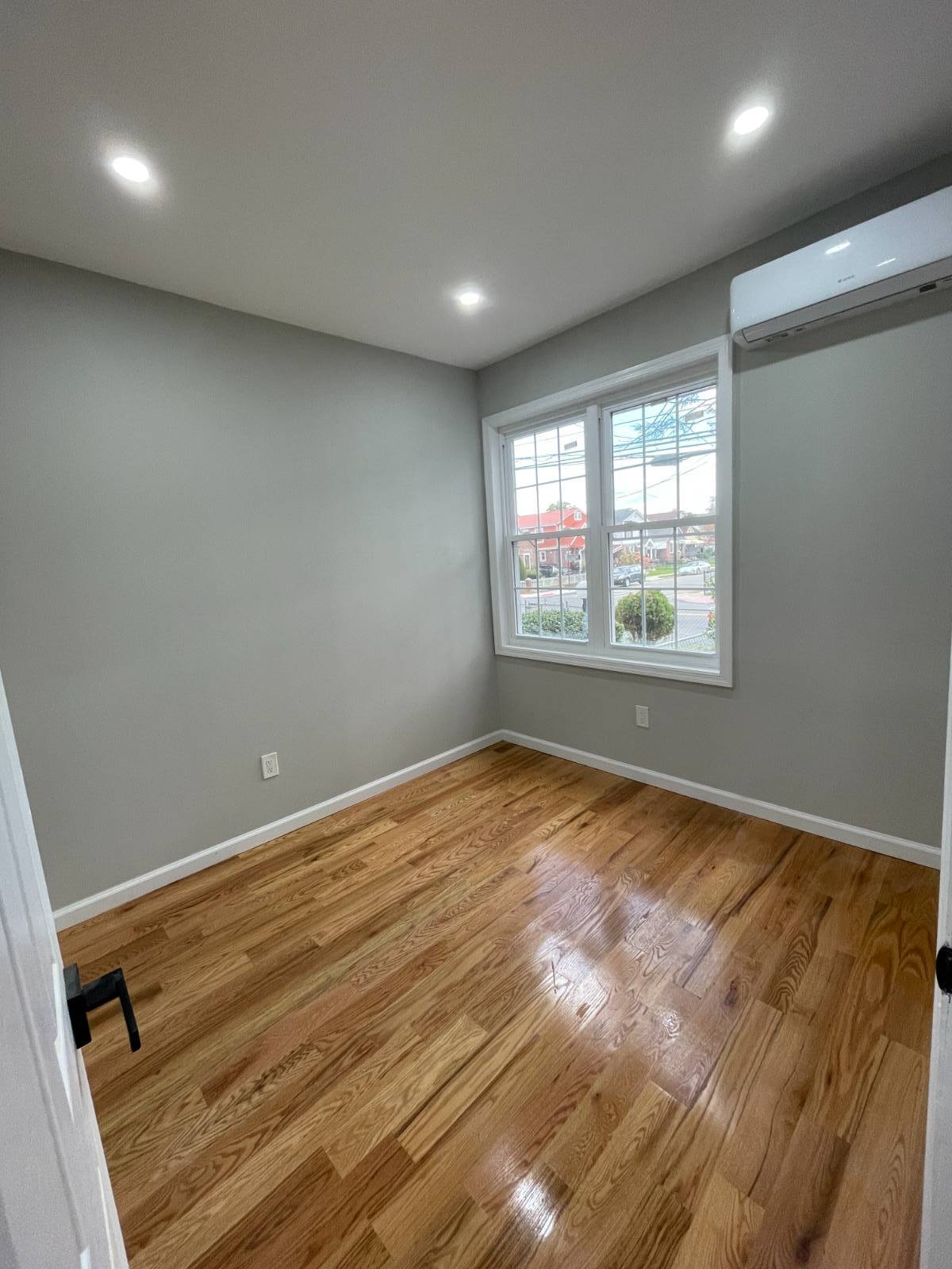 #5 photo, 217-39 114th Rd, Cambria Heights , NY 11411