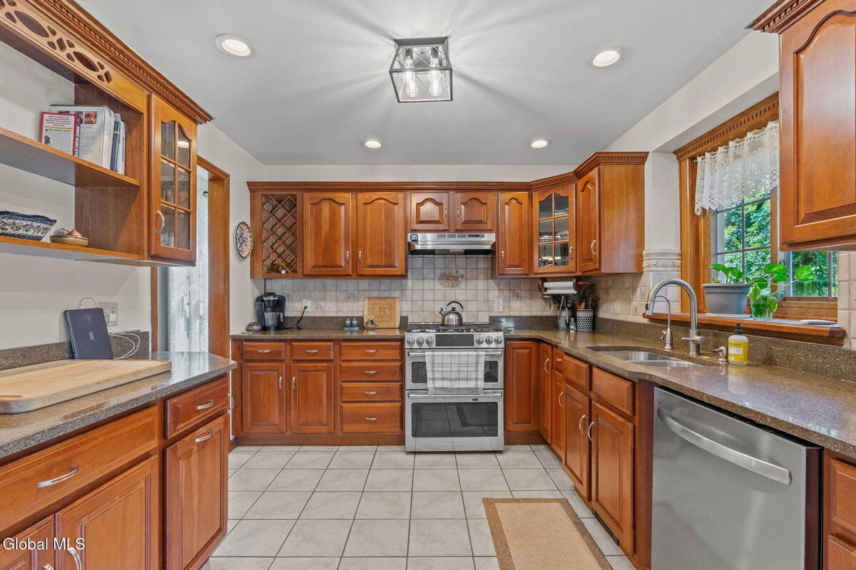 #13 photo, 6 Wayto Lane, Clifton Park , NY 12019