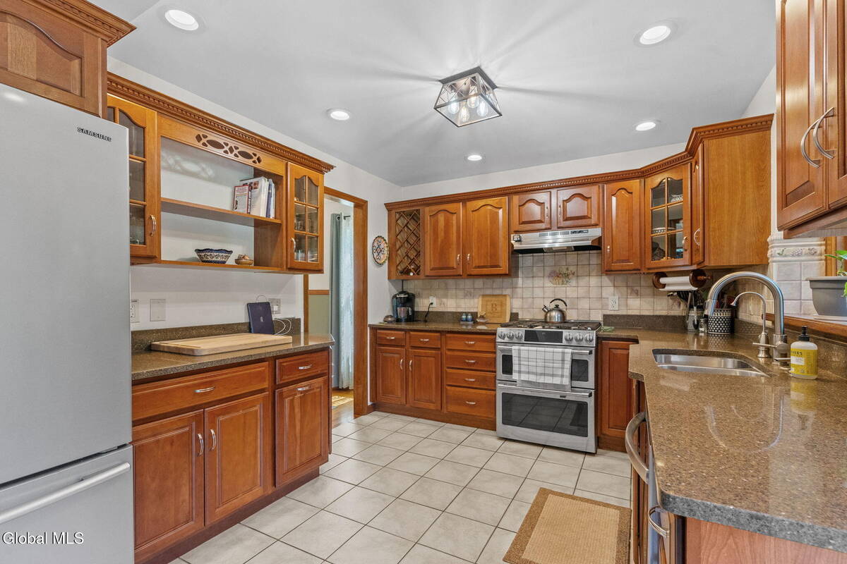 #14 photo, 6 Wayto Lane, Clifton Park , NY 12019