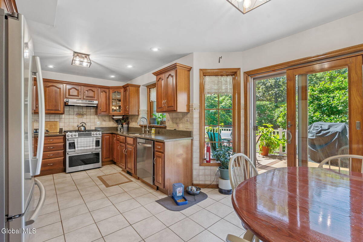 #18 photo, 6 Wayto Lane, Clifton Park , NY 12019