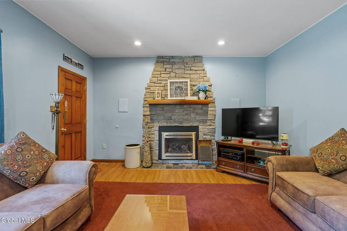 #19 photo, 6 Wayto Lane, Clifton Park , NY 12019