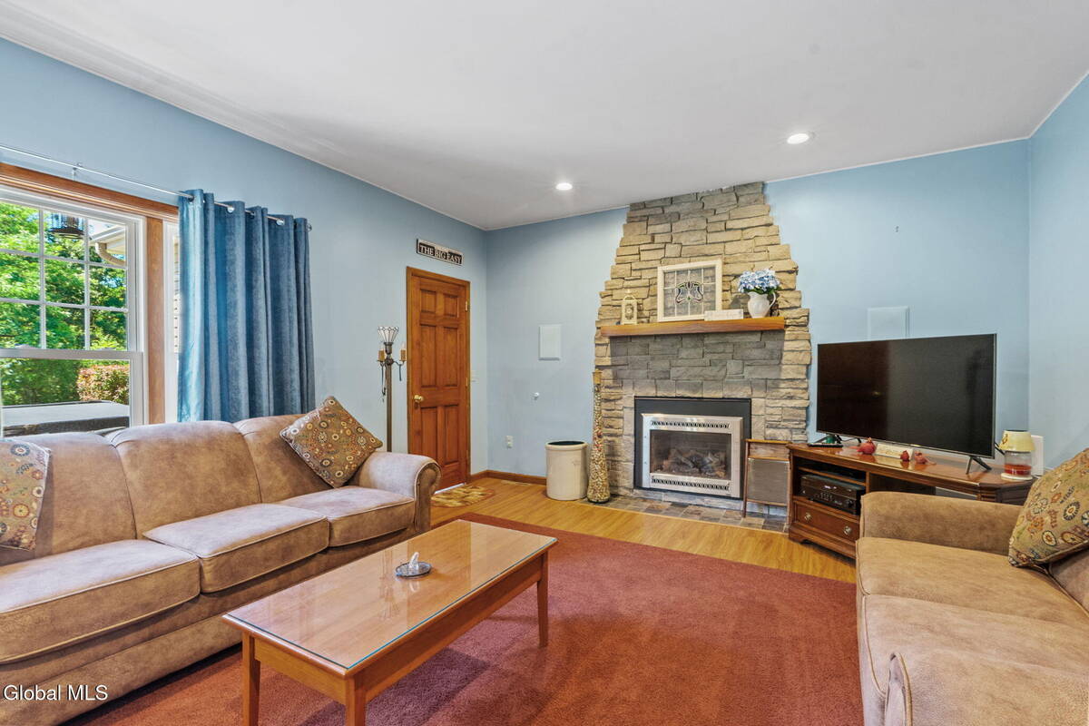 #20 photo, 6 Wayto Lane, Clifton Park , NY 12019