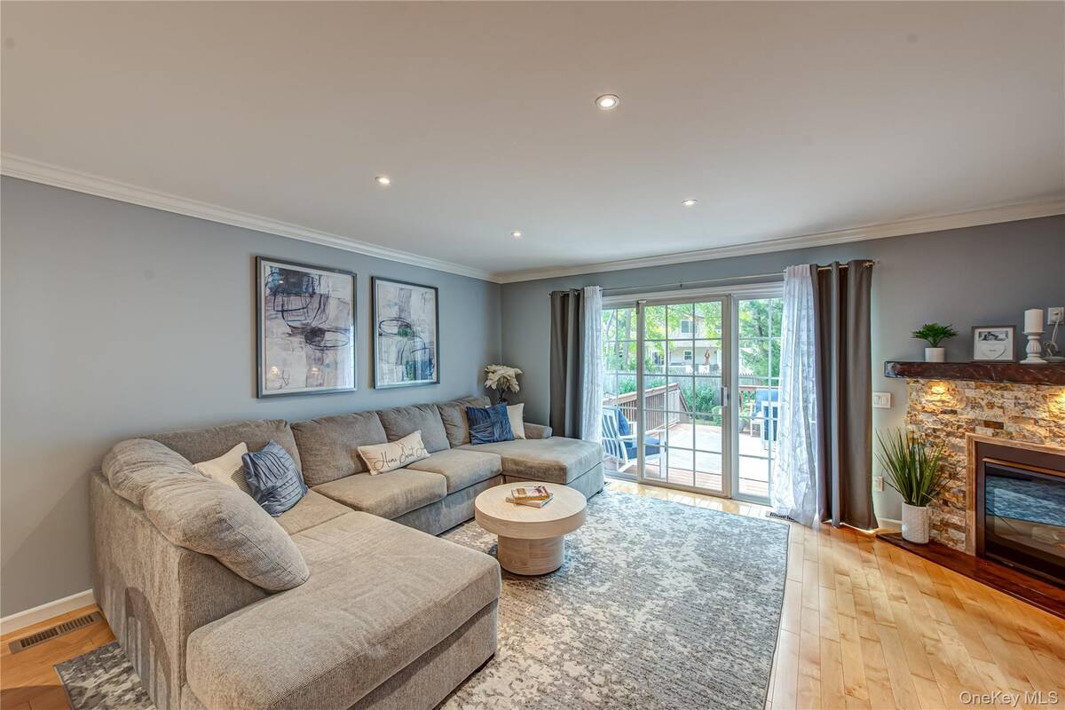 #12 photo, 14 Heckscher Spur Drive, East Islip , NY 11730