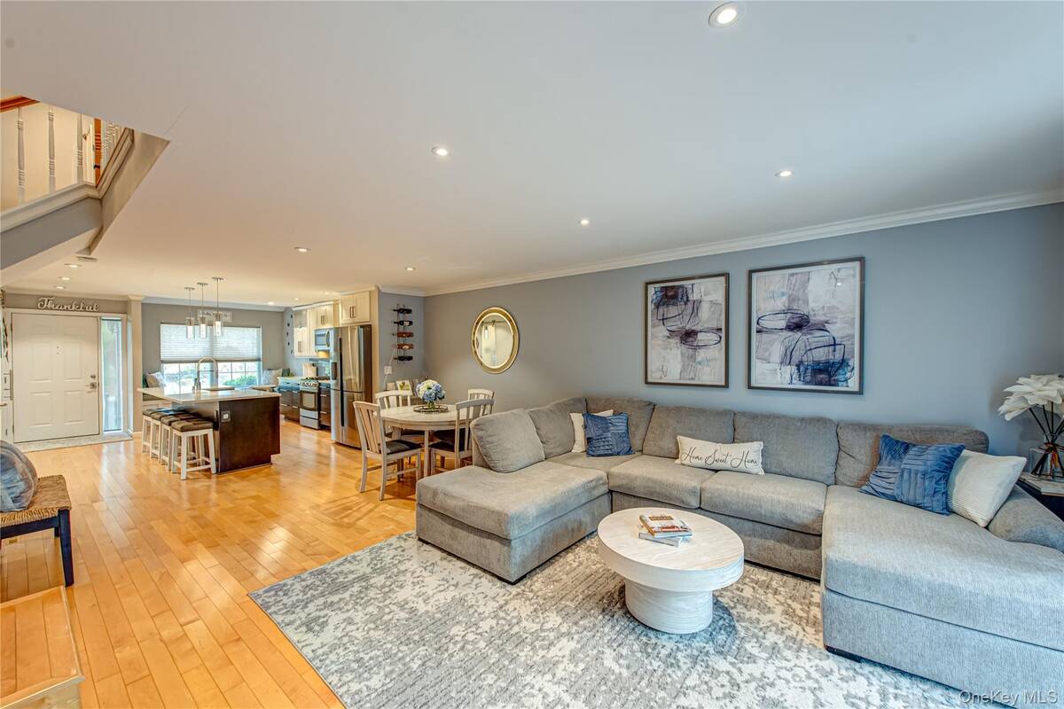 #13 photo, 14 Heckscher Spur Drive, East Islip , NY 11730