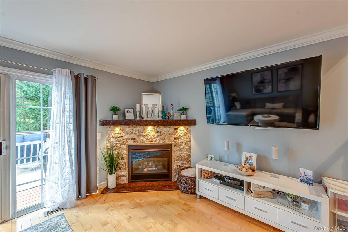 #15 photo, 14 Heckscher Spur Drive, East Islip , NY 11730