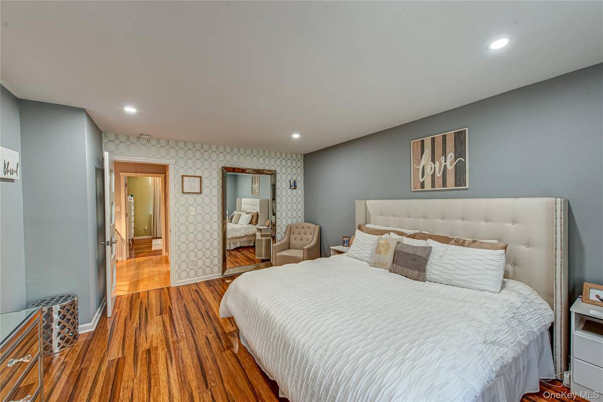 #23 photo, 14 Heckscher Spur Drive, East Islip , NY 11730