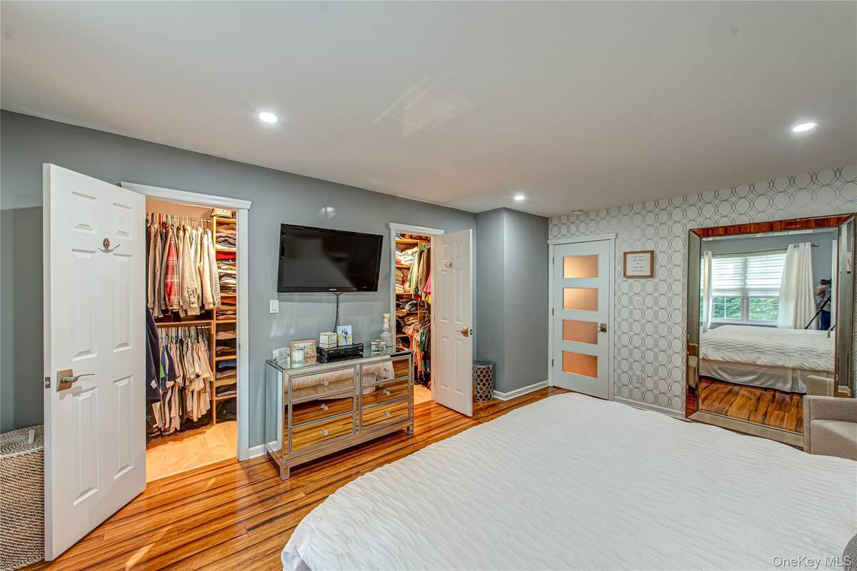 #24 photo, 14 Heckscher Spur Drive, East Islip , NY 11730