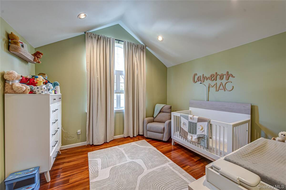 #25 photo, 14 Heckscher Spur Drive, East Islip , NY 11730