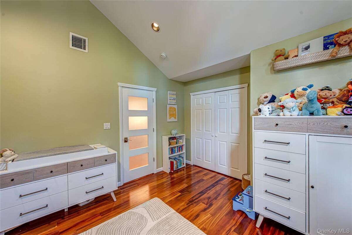 #27 photo, 14 Heckscher Spur Drive, East Islip , NY 11730