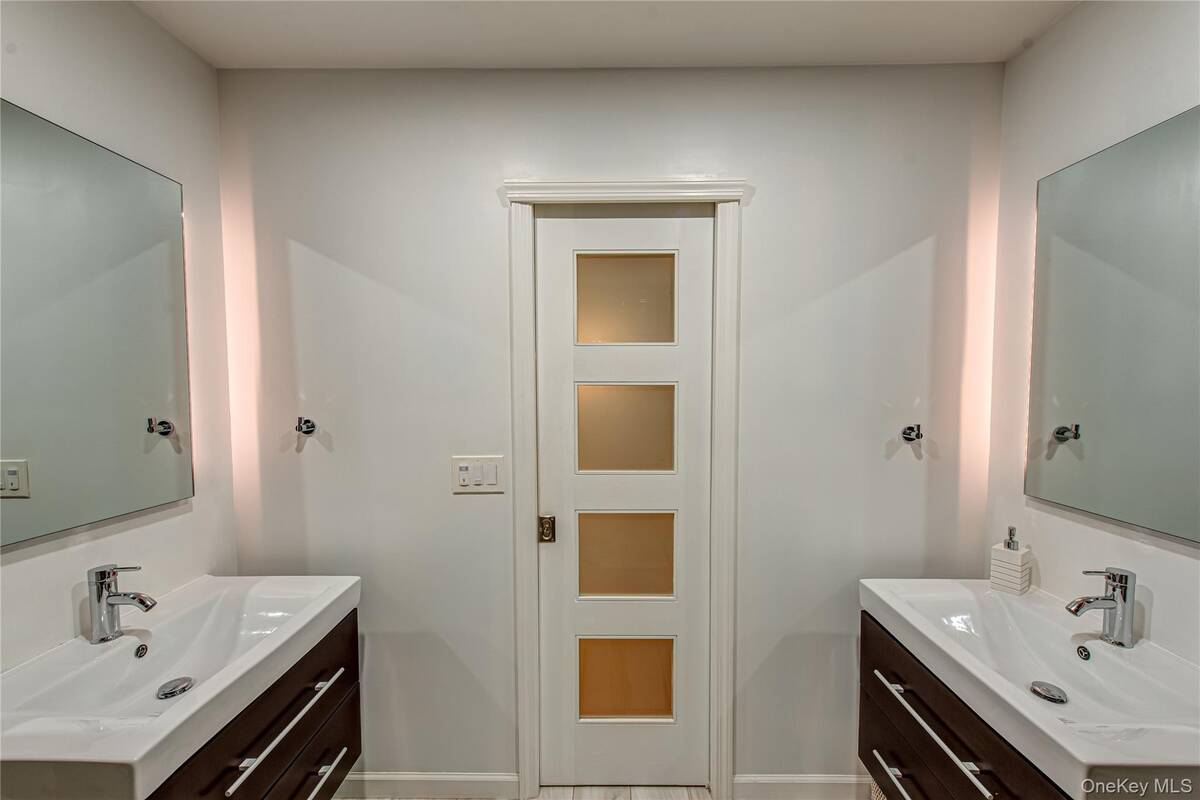 #28 photo, 14 Heckscher Spur Drive, East Islip , NY 11730