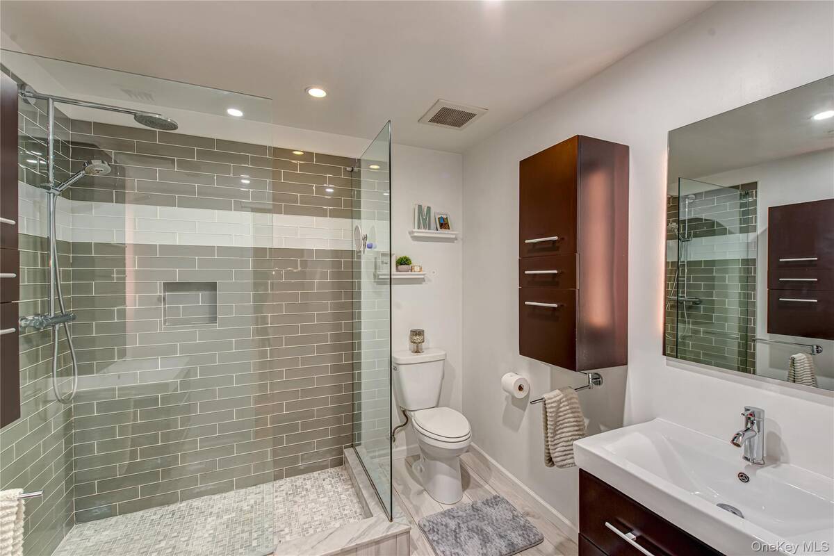 #30 photo, 14 Heckscher Spur Drive, East Islip , NY 11730