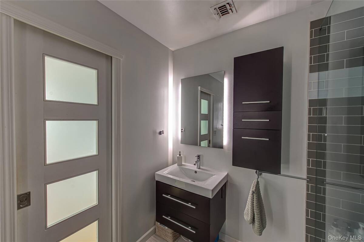 #31 photo, 14 Heckscher Spur Drive, East Islip , NY 11730