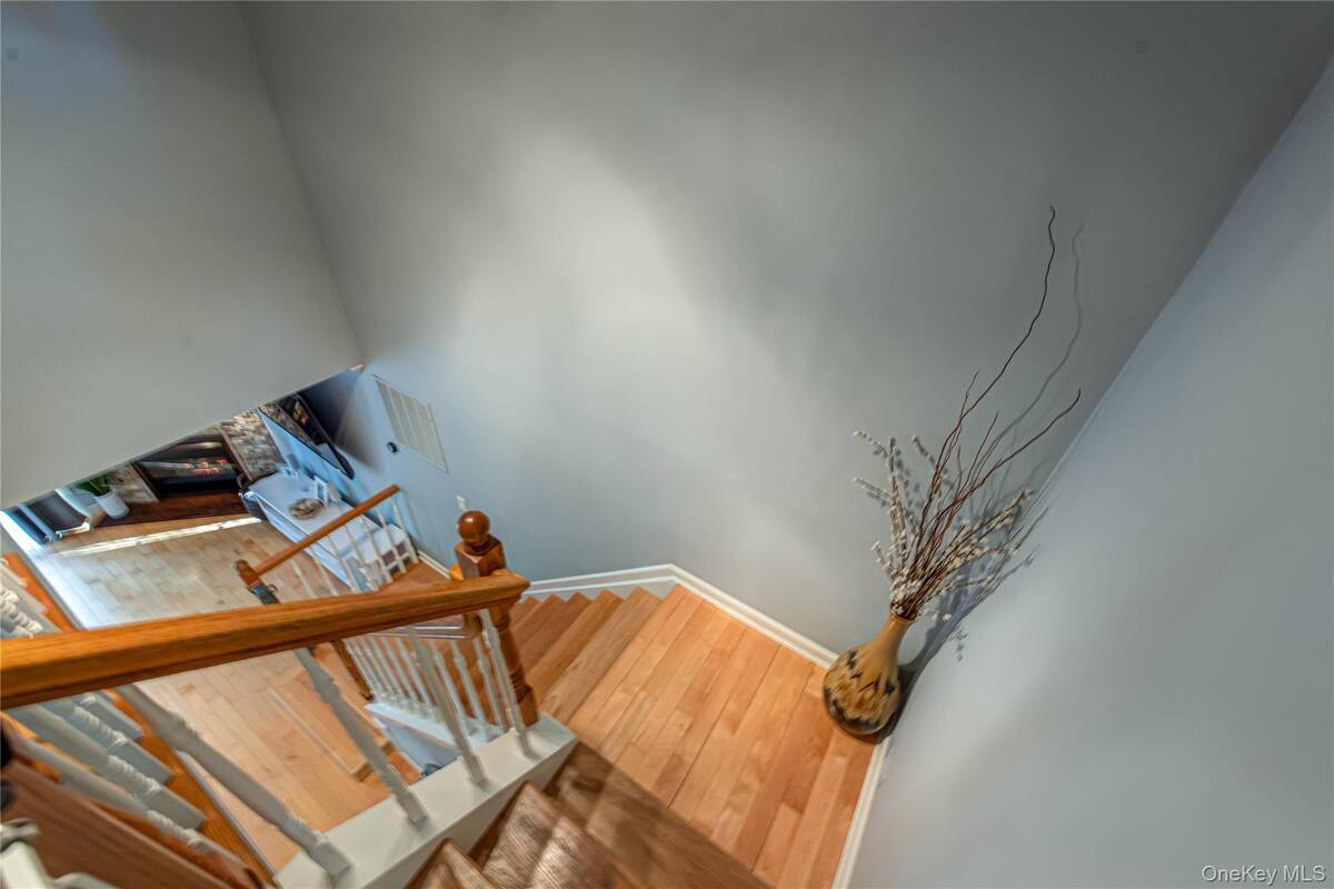 #32 photo, 14 Heckscher Spur Drive, East Islip , NY 11730